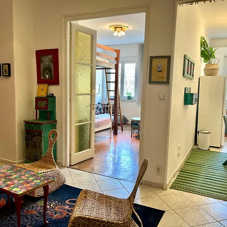 Cozy Arty Flat At Downtown
